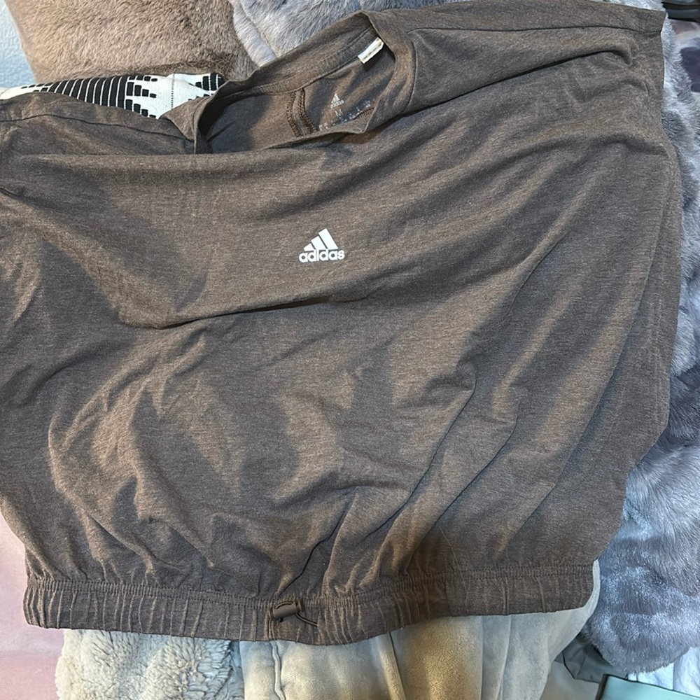 Brown workout top medium ( runs big)
